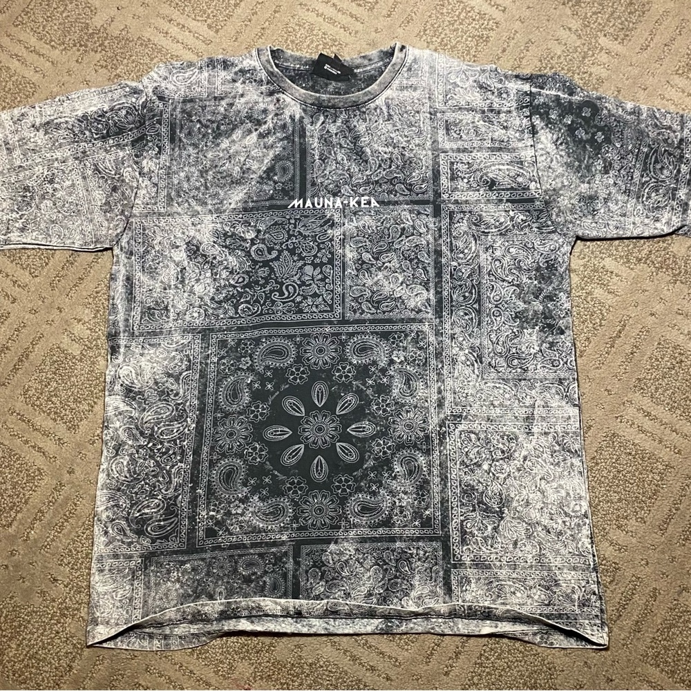 Mauna Kea Graphic T-Shirt in Black and Gray